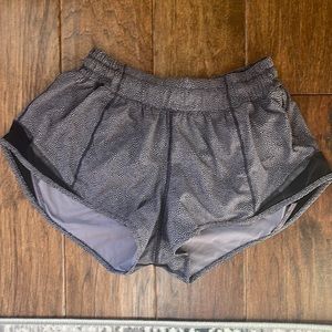 Lululemon Hotty Hot High-Rise Lined Short 2.5"